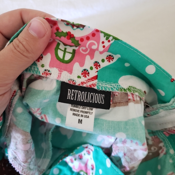 Retrolicious Gingerbread House Skirt - Picture 5 of 6